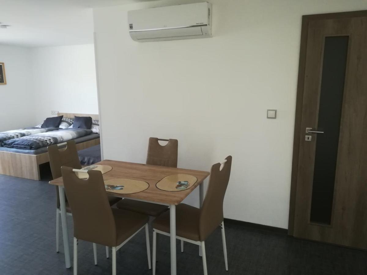 Penzion Sapara Velké Bílovice Εξωτερικό φωτογραφία